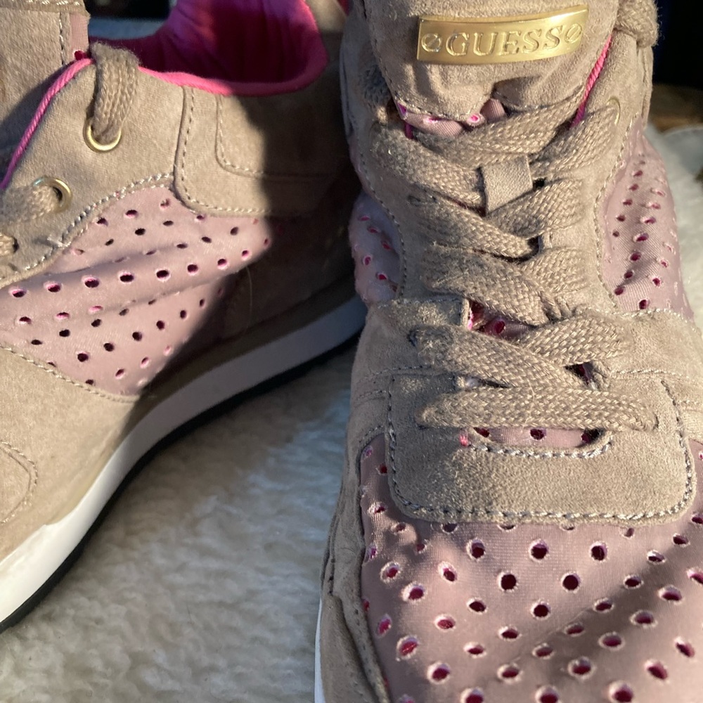 Guess Women’s Sneakers 9.5 Grey and pink! Hot!